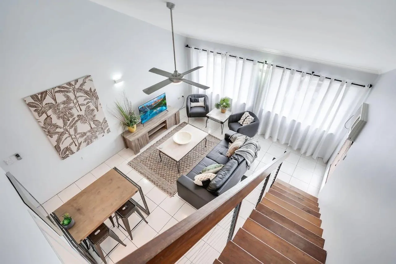 Holiday home Leumeah - A Modern Townhouse In Cairns Villa